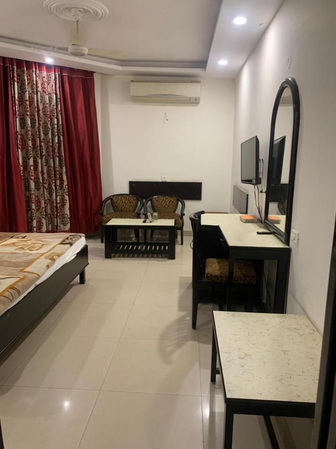 Hotel Raman'S Jagādhri Exteriér fotografie