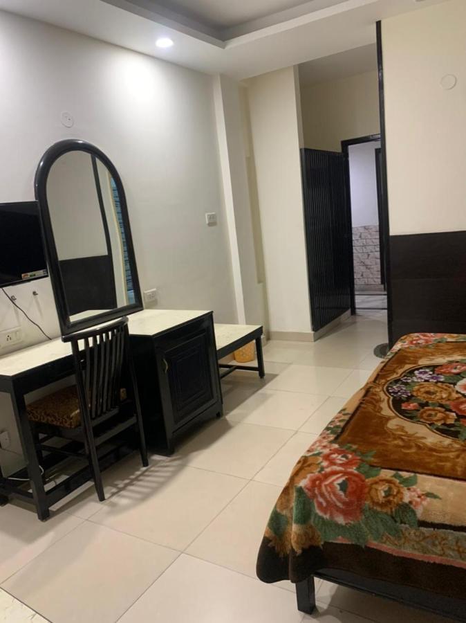 Hotel Raman'S Jagādhri Exteriér fotografie