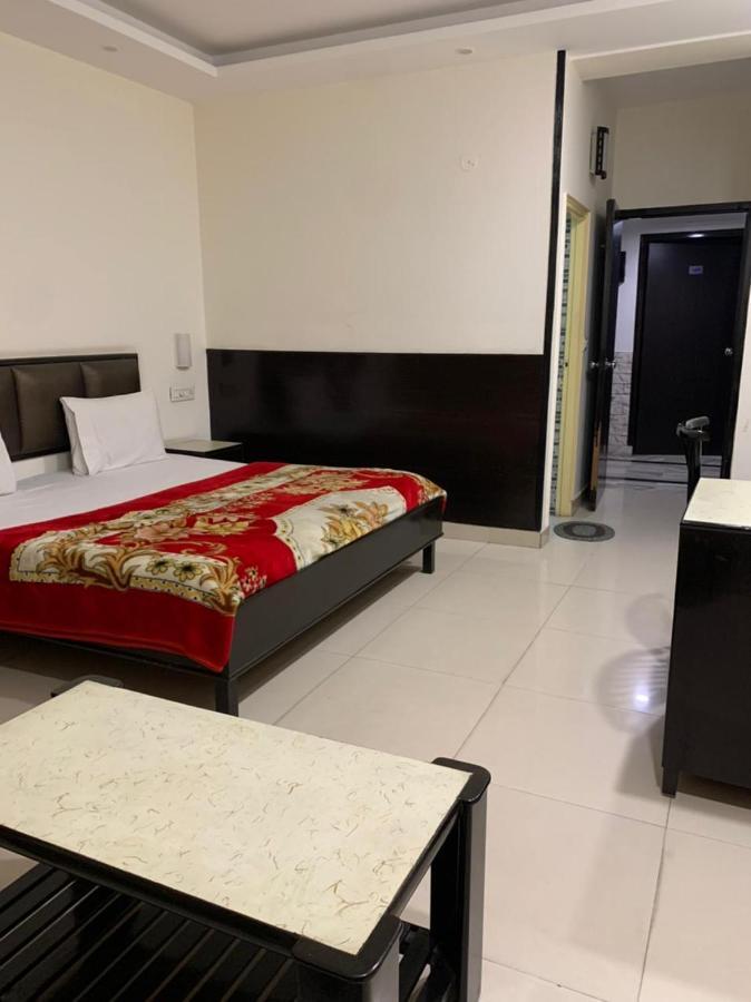 Hotel Raman'S Jagādhri Exteriér fotografie