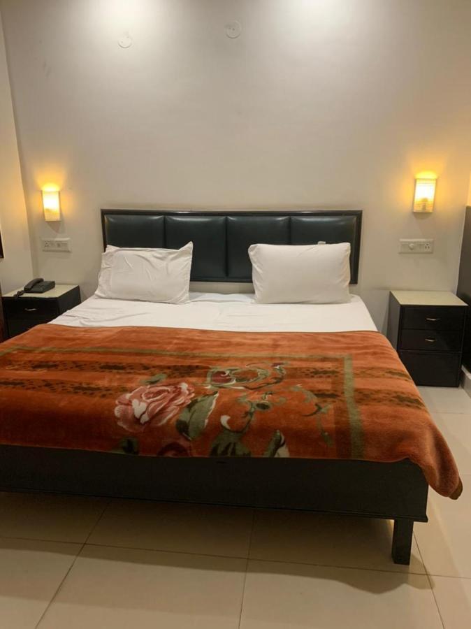 Hotel Raman'S Jagādhri Exteriér fotografie