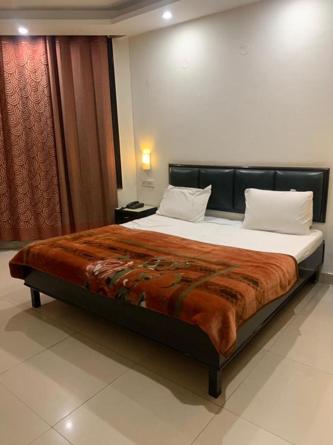 Hotel Raman'S Jagādhri Exteriér fotografie