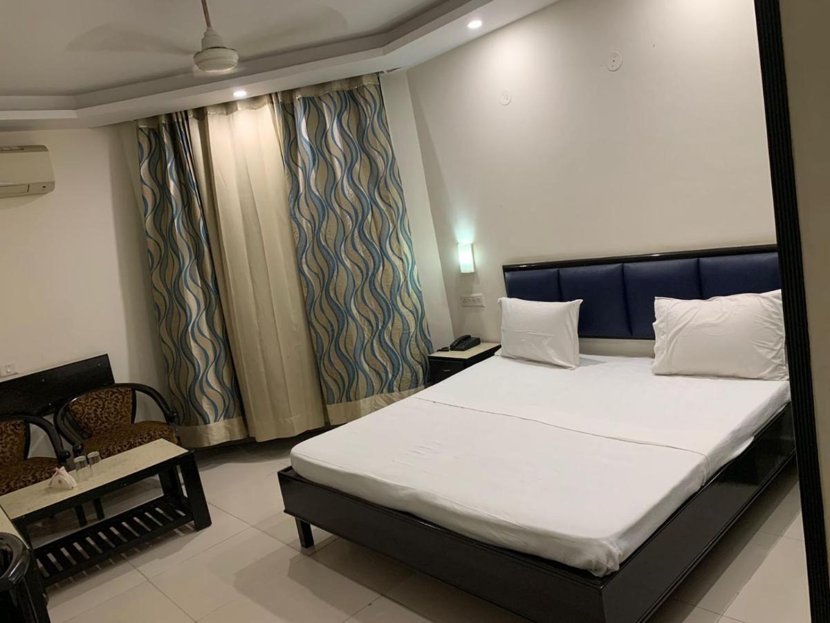 Hotel Raman'S Jagādhri Exteriér fotografie