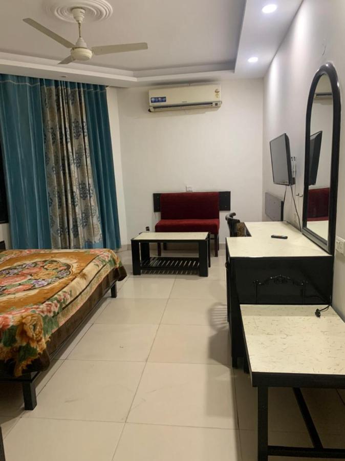 Hotel Raman'S Jagādhri Exteriér fotografie