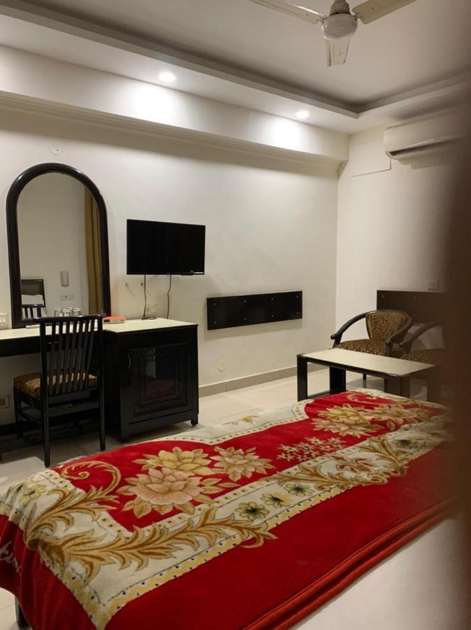 Hotel Raman'S Jagādhri Exteriér fotografie