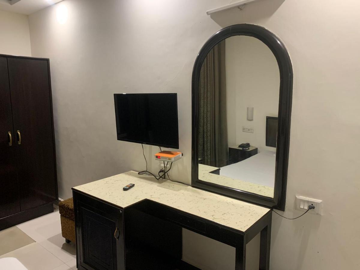 Hotel Raman'S Jagādhri Exteriér fotografie