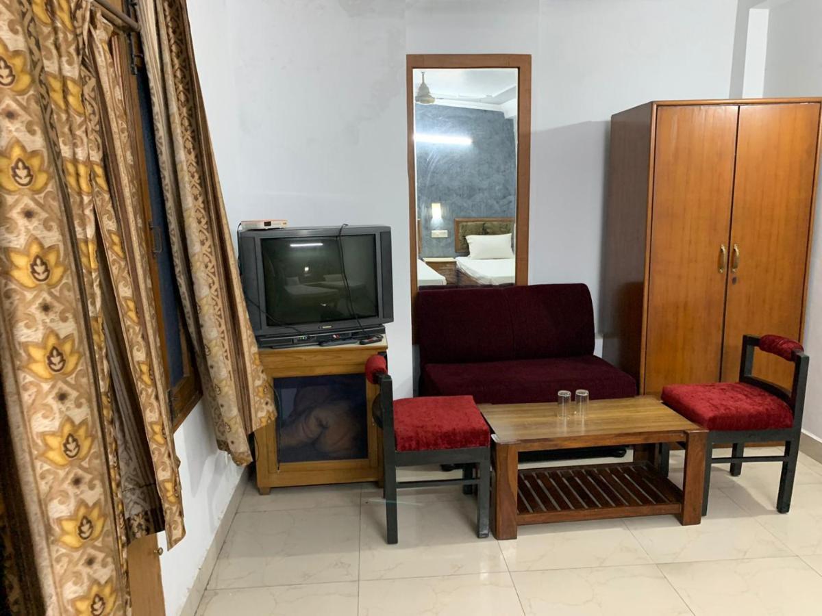 Hotel Raman'S Jagādhri Exteriér fotografie