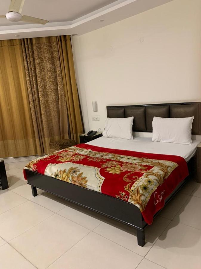 Hotel Raman'S Jagādhri Exteriér fotografie