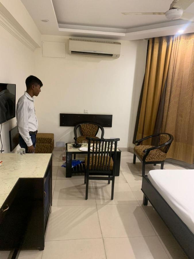 Hotel Raman'S Jagādhri Exteriér fotografie