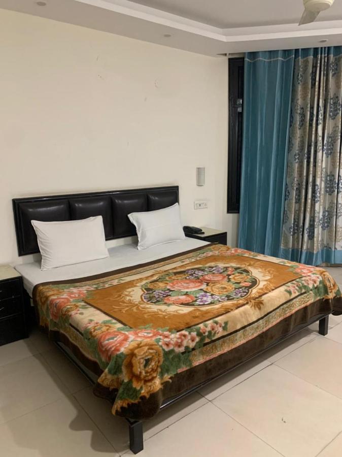 Hotel Raman'S Jagādhri Exteriér fotografie