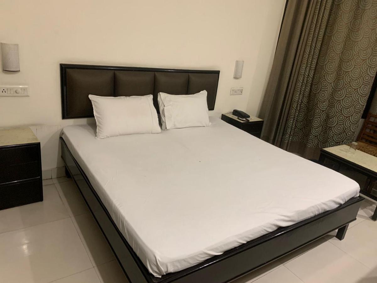 Hotel Raman'S Jagādhri Exteriér fotografie
