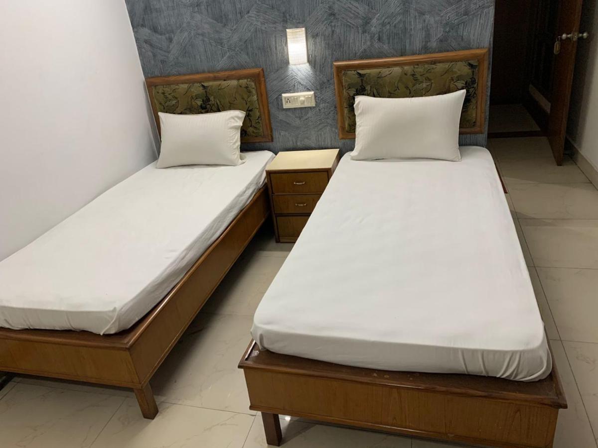 Hotel Raman'S Jagādhri Exteriér fotografie