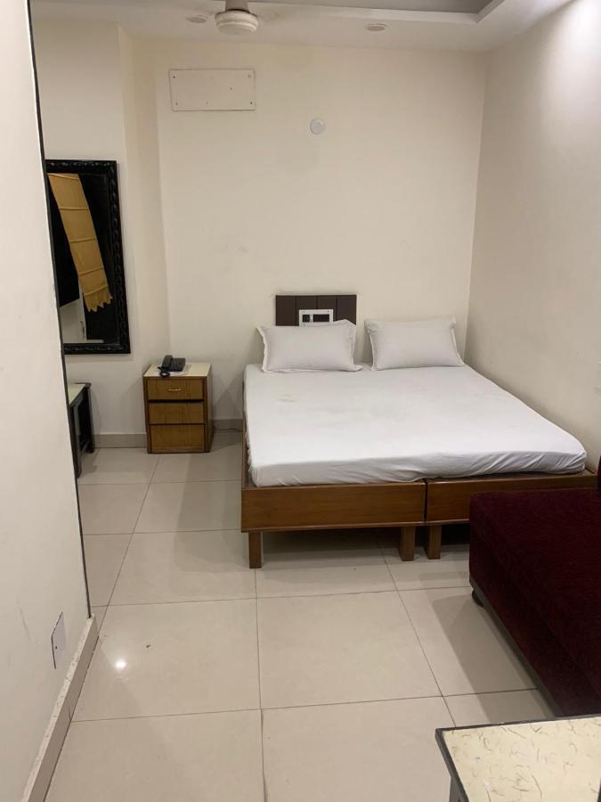 Hotel Raman'S Jagādhri Exteriér fotografie