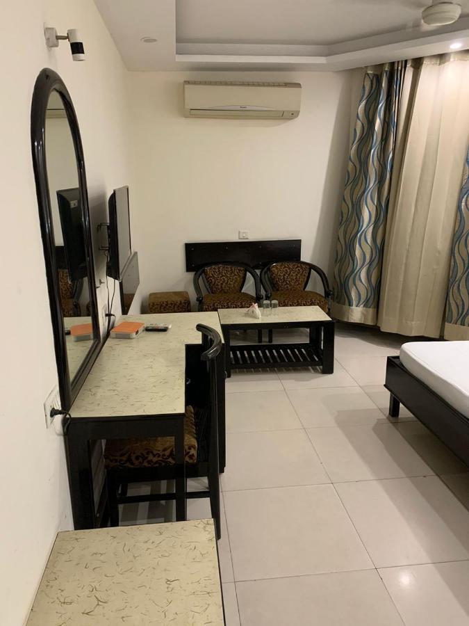 Hotel Raman'S Jagādhri Exteriér fotografie